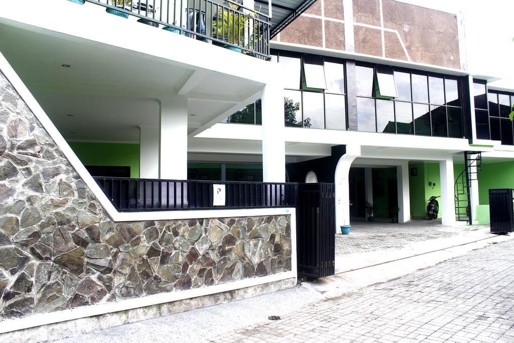 Hôtel The Greenhouse à Yogyakarta Extérieur photo