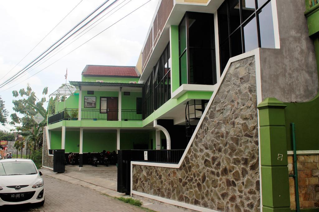 Hôtel The Greenhouse à Yogyakarta Extérieur photo