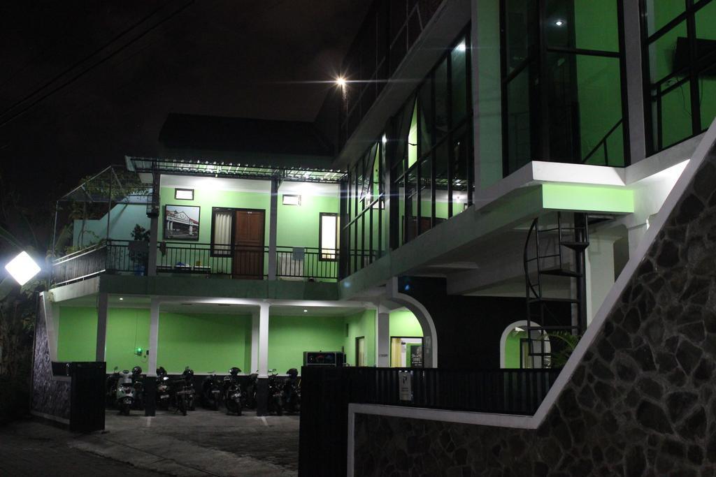 Hôtel The Greenhouse à Yogyakarta Extérieur photo